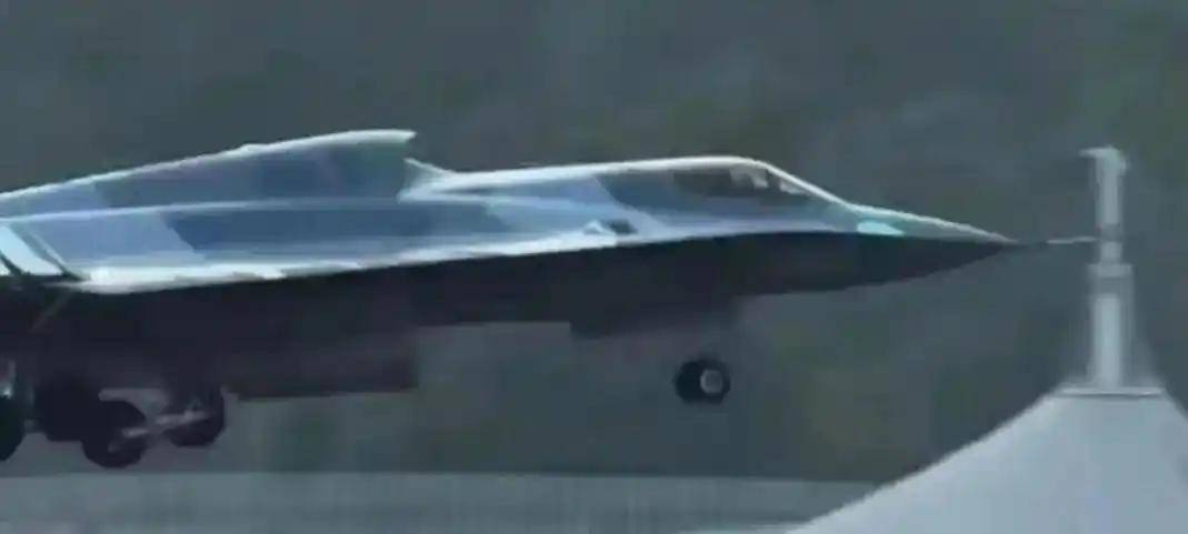 泰国乙组联赛
_战斗机越造越庞大泰国乙组联赛
,歼 - 45 超大个头造型前卫,恰似 “空中巨无霸”