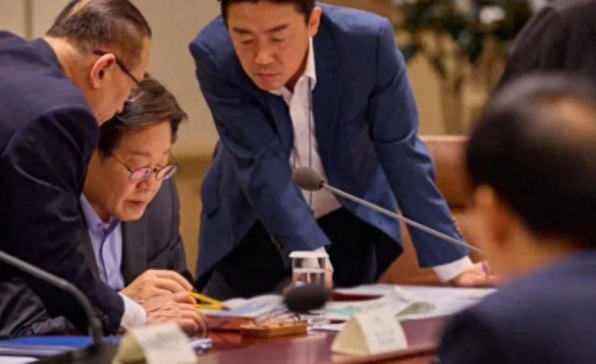 五大联赛冠军
_选中国还是选美国?拒绝中方九三阅兵邀请后五大联赛冠军
,李在明转头将连访两国,野心暴露无疑!