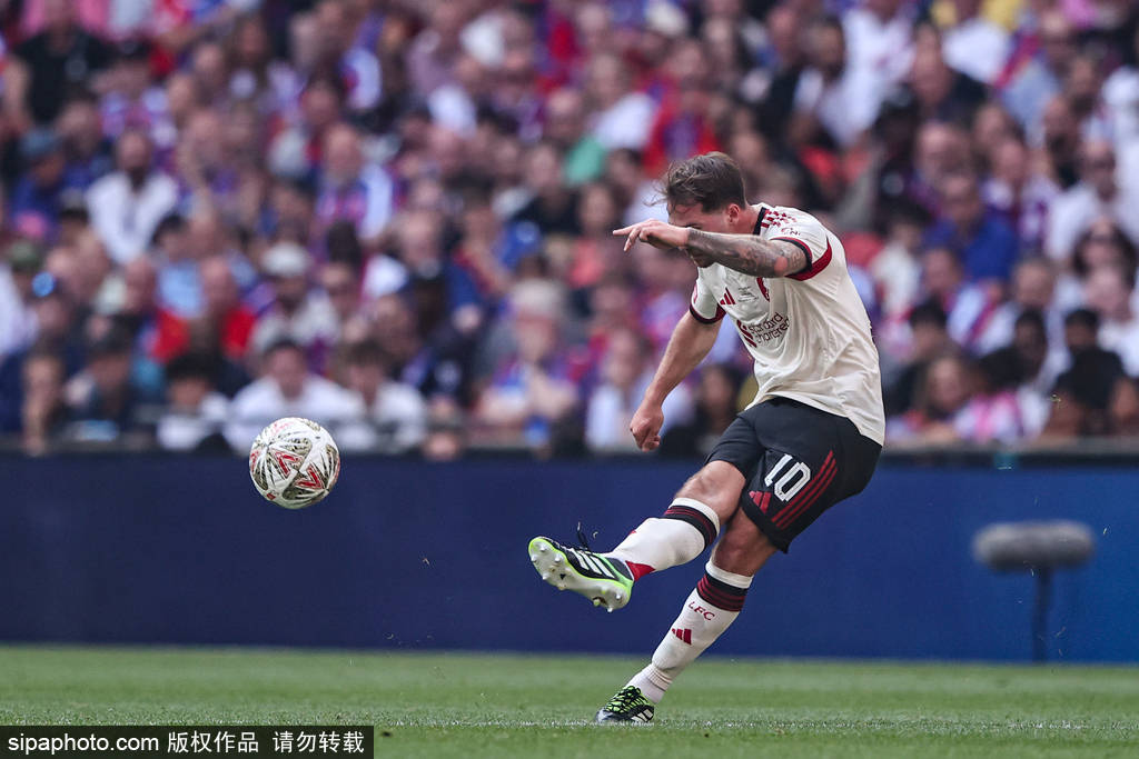 哈韦尔斯vs奥斯纳布鲁克_转会费1.5亿欧+签约6年!顶级中锋终于下树了哈韦尔斯vs奥斯纳布鲁克,利物浦喜迎新星伊萨克!