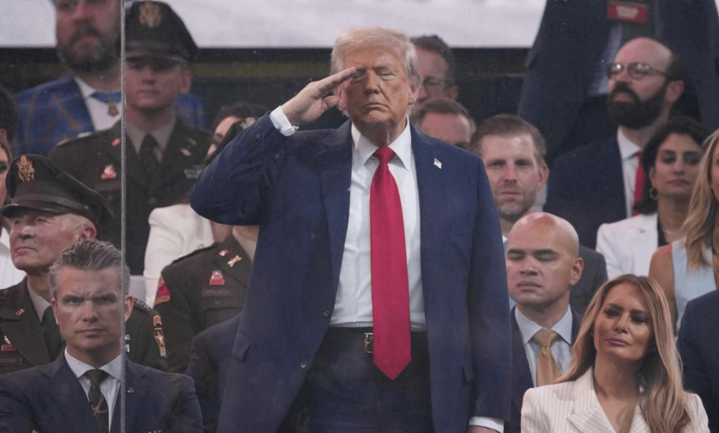 卢博斯福尔曼vs吉里.哈维尔._要抢中国九三阅兵风头?来不成北京的特朗普卢博斯福尔曼vs吉里.哈维尔.,准备搭台再搞一次阅兵