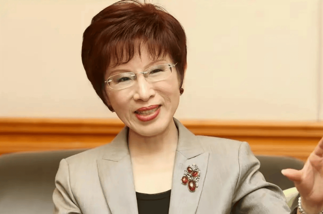 法国vs波兰_大陆高层会见洪秀柱法国vs波兰,握手30秒大有说法,台当局回退立场寻求自保