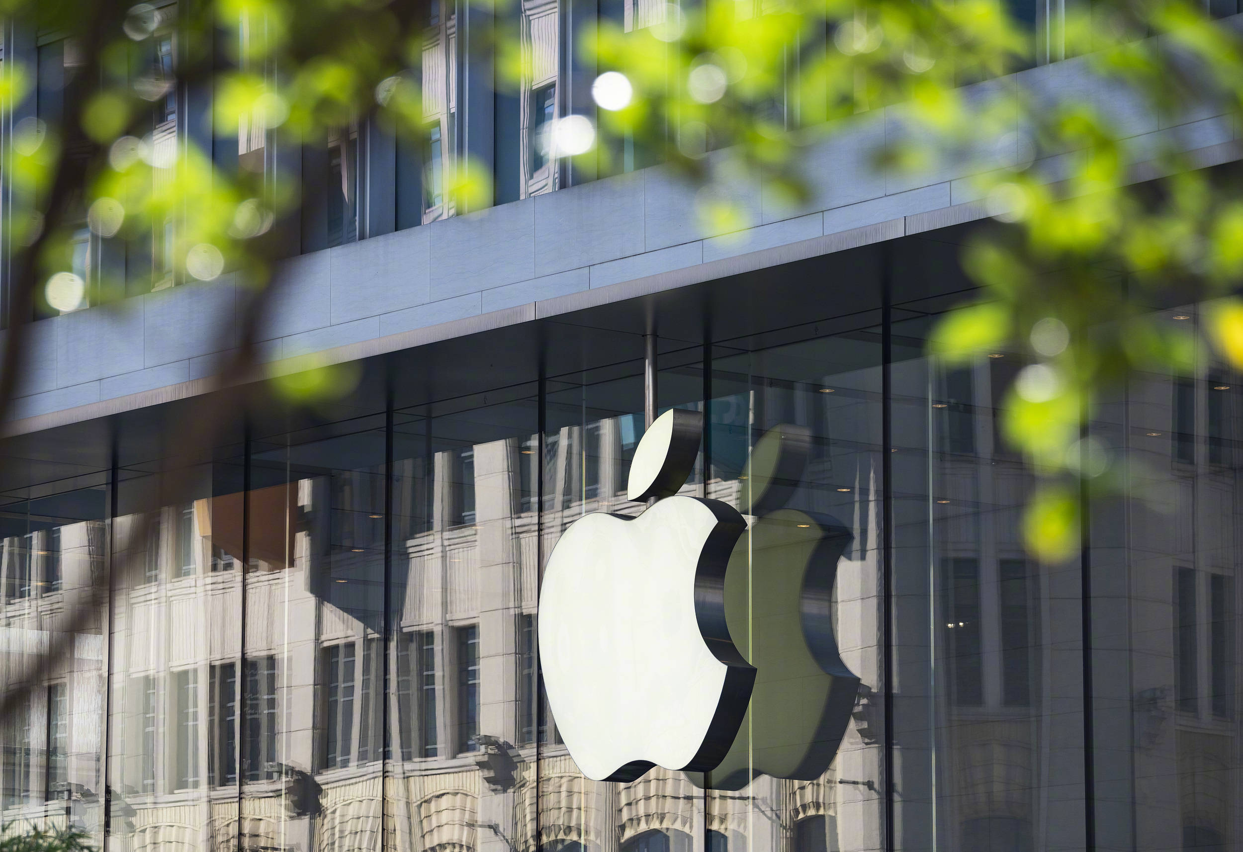 西班牙甲组联赛_iPhone17 发布前夜西班牙甲组联赛,苹果AI人才大败局