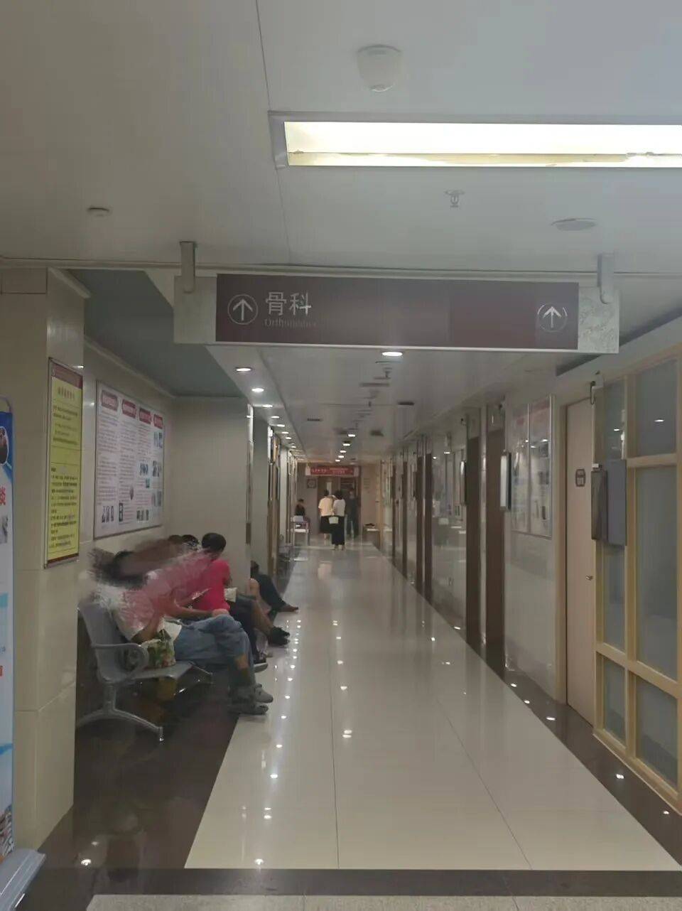 皇冠信用網在哪里开通_广州一医院发生伤医事件皇冠信用網在哪里开通,参与抢救医生发声:他受伤很重,行凶者已被抓捕