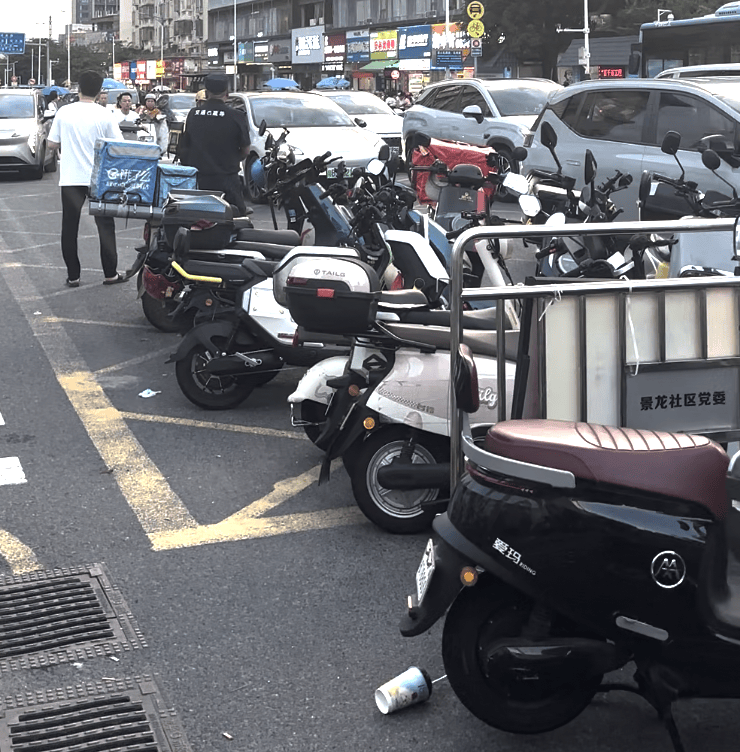 皇冠信用网押金多少_深圳一医院门口被指“举步维艰”皇冠信用网押金多少!整治后记者实探:仍很堵