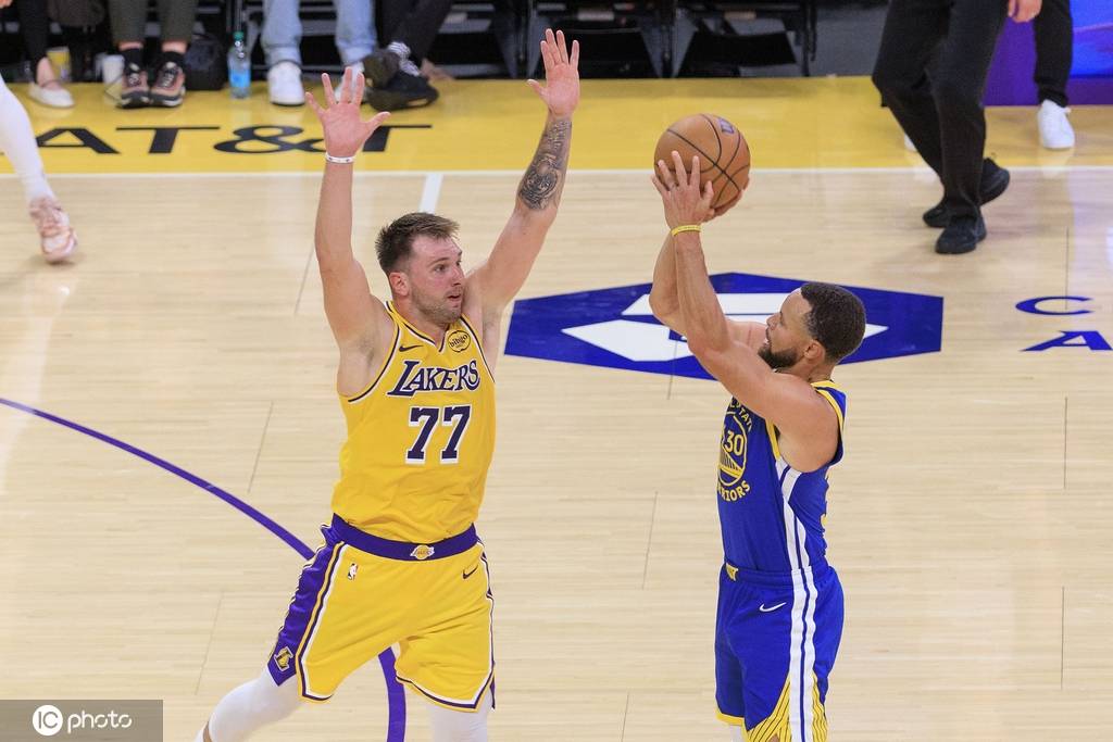 皇冠信用网在线开户
_库里23分东契奇43+12+9 巴特勒31+5勇士胜湖人