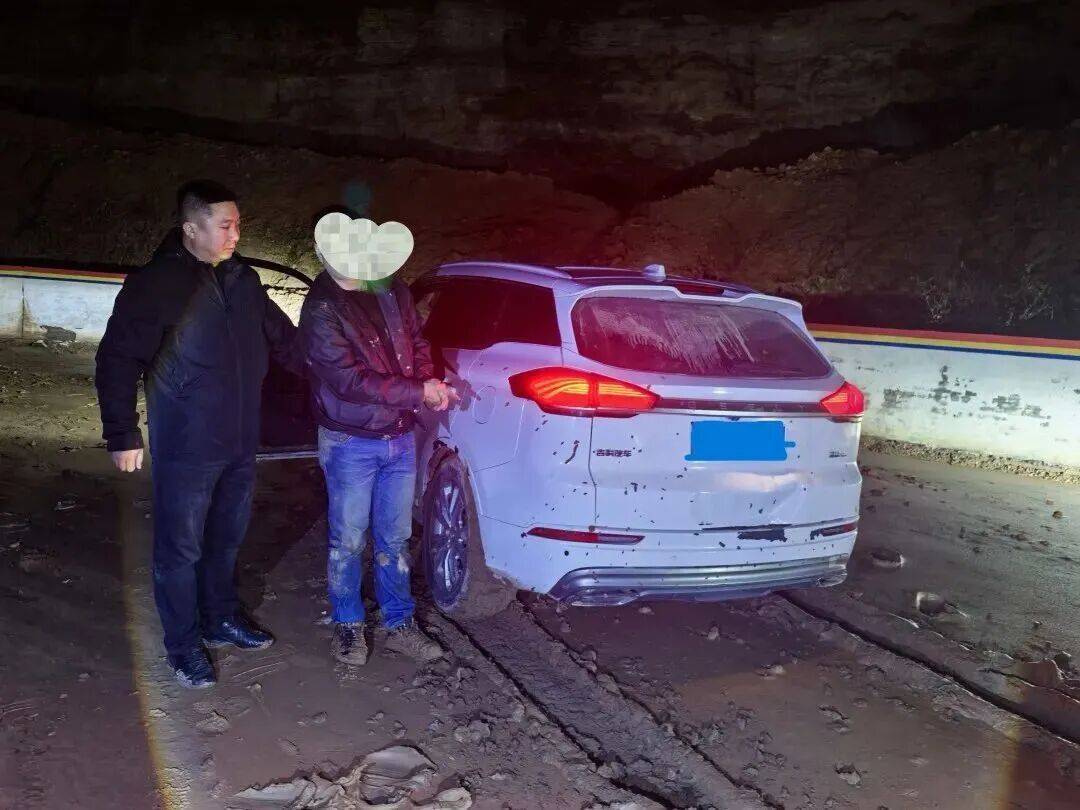 欧冠足球
_李某某、张某某、米某某被抓获欧冠足球
!陕西警方通报