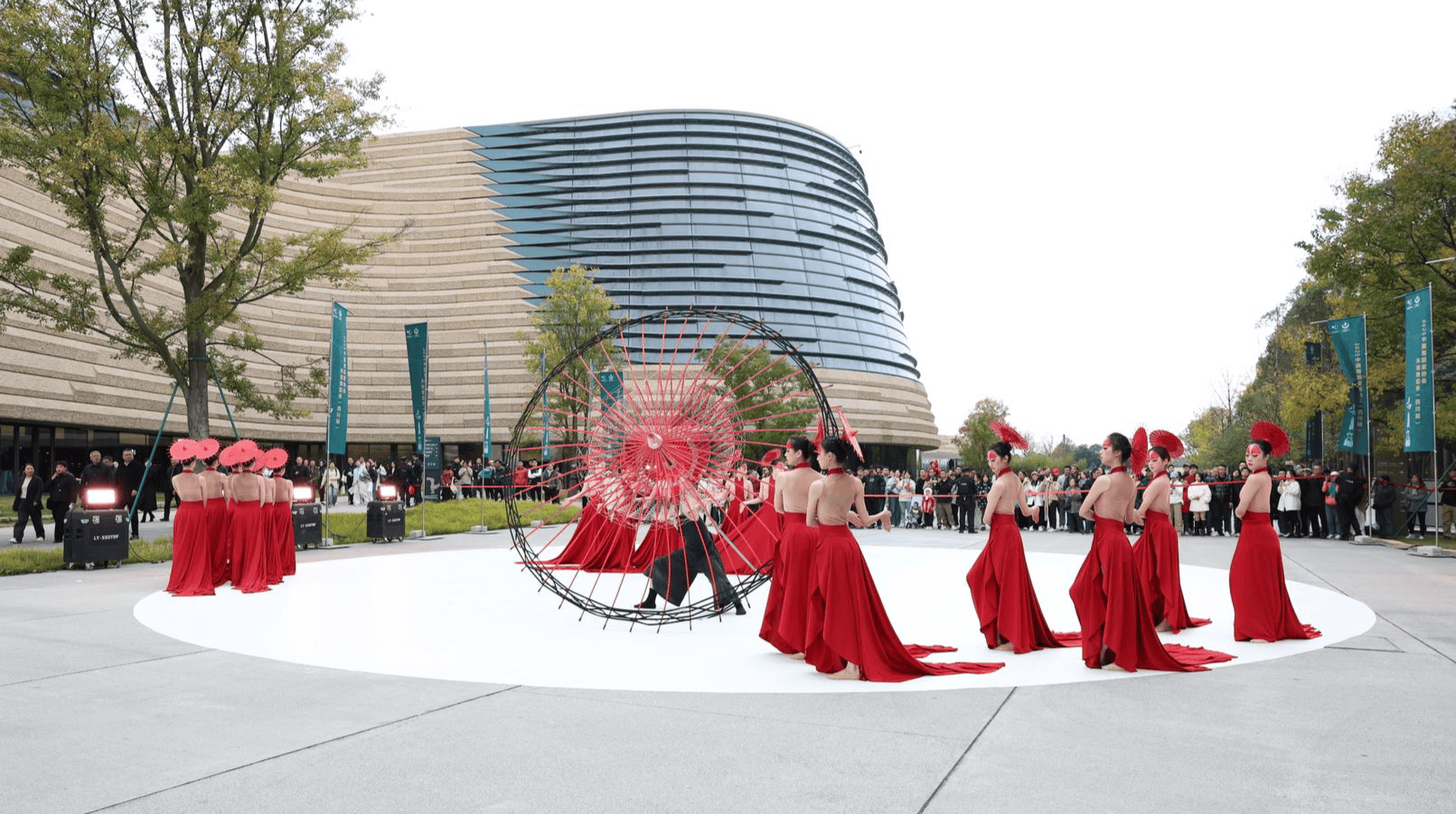 皇冠代理怎么拿
_“舞”动古蜀文明皇冠代理怎么拿
！中国舞蹈家协会“环境舞蹈季”在三星堆惊艳开幕