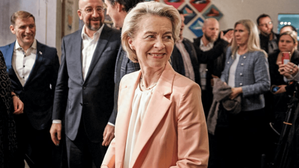 皇冠登3管理出租
_特朗普公开摊牌皇冠登3管理出租
,即便美欧联手“对抗”中国,美国也不会轻易放过欧盟