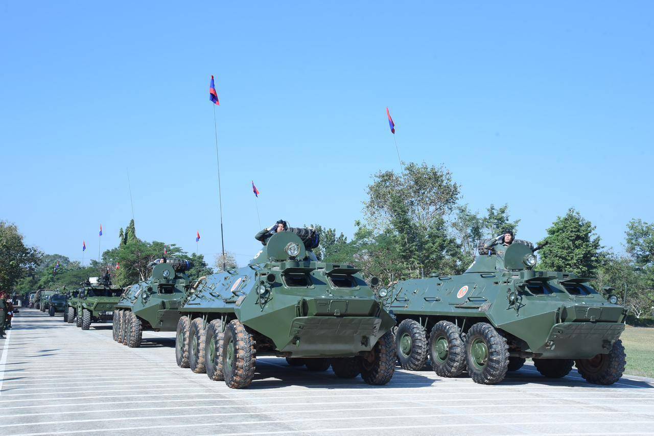 皇冠体育正网_火药桶一触即发皇冠体育正网,老挝上万大军深夜集结,会突然出兵泰柬冲突吗?