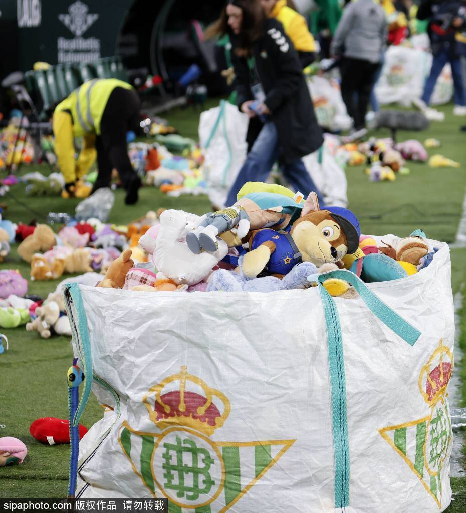 皇冠信用网如何开户_贡萨洛头顶脚踢上演完美帽子戏法皇冠信用网如何开户,皇马上一位在西甲做到还是C罗