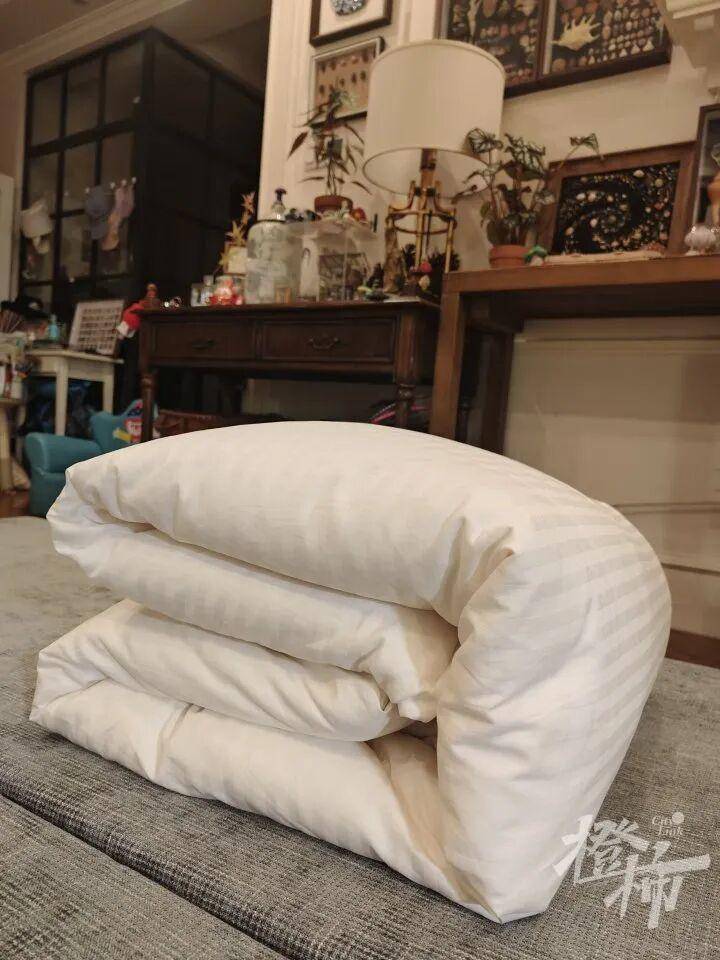 世界杯代理_“半夜醒来世界杯代理，老公一个人坐客厅剥茧！”一家三口养1.2万只蚕宝宝，耗时17天剥茧、煮茧、拉蚕丝兜，终于变成2床蚕丝被，儿子盖上10分钟入睡